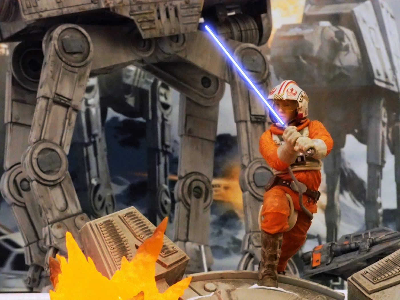 Luke-Skywalker-Centerpiece-AT-AT-modified